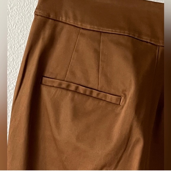 Massimo Dutti Brown Slim Fit High-Waisted
Trousers with side buttons - Picture 5 of 10